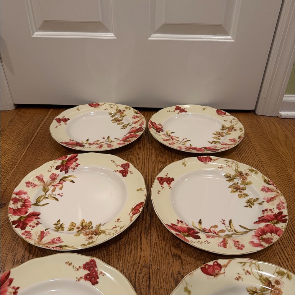Set of 6 222 Fifth Summer Botanical Lutece Fleur Rouge Scalloped Rim 11" - Picture 3 of 5